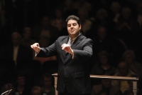 Tito Muñoz conducting The Cleveland Orchestra